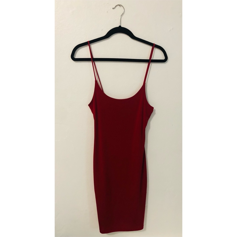 Red mid dress. Medium size.